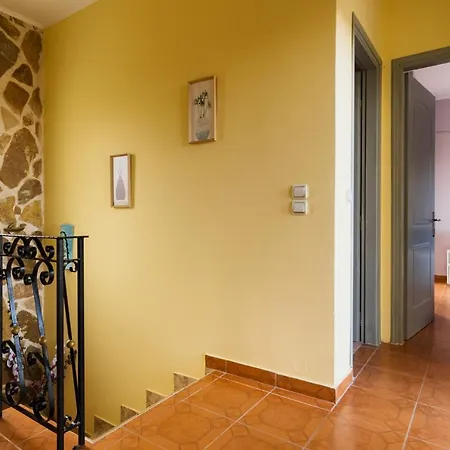 Anne Marie Villa Kavallouri