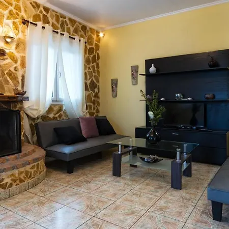 Anne Marie Villa Kavallouri